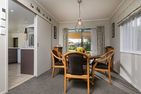 Photo of property in 74 Vintage Drive, Henderson, Auckland, 0612