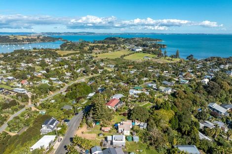 Photo of property in 17 Wellington Road, Surfdale, Waiheke Island, 1081