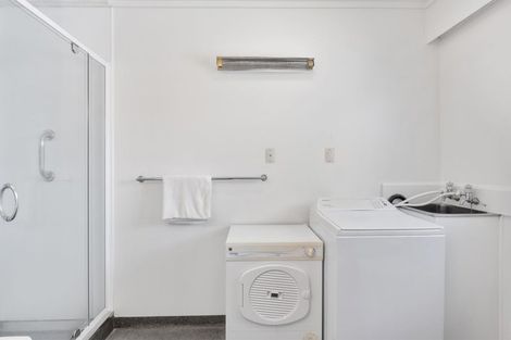 Photo of property in 271 Karaka Bay Road, Karaka Bays, Wellington, 6022