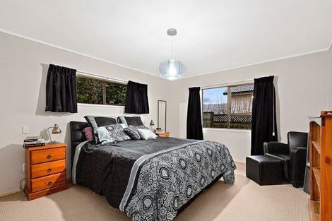 Photo of property in 12 Fernbird Place, Massey, Auckland, 0614