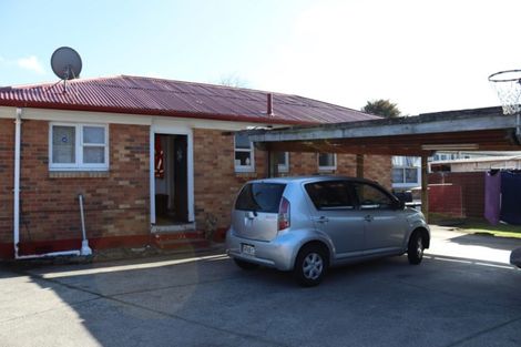 Photo of property in 8 Rollerson Street, Papakura, 2110