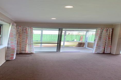 Photo of property in 2/17 Vivian Wilson Drive, Eastern Beach, Auckland, 2012