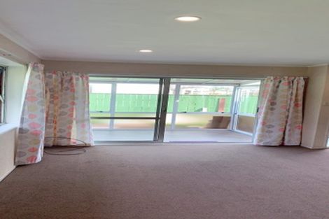 Photo of property in 2/17 Vivian Wilson Drive, Eastern Beach, Auckland, 2012