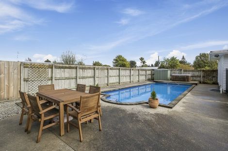 Photo of property in 18 Buckley Grove, Paraparaumu, 5032