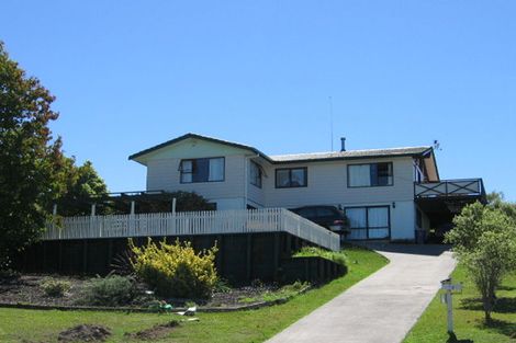Photo of property in 18 Sumich Place, West Harbour, Auckland, 0618