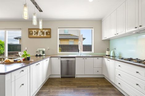 Photo of property in 16 Kirikiri Drive, Papakura, 2110