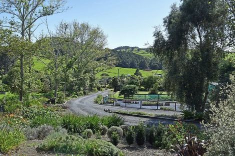 Photo of property in 18 Old School Road, Leigh, 0985