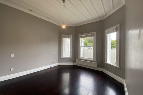 Photo of property in 25 Gilbert Street, New Plymouth, 4310