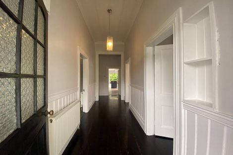 Photo of property in 25 Gilbert Street, New Plymouth, 4310