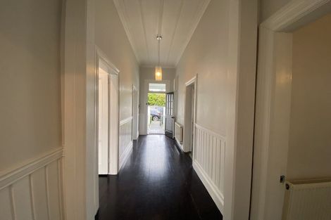 Photo of property in 25 Gilbert Street, New Plymouth, 4310