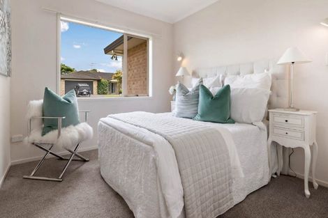 Photo of property in 10 Attymon Lane, East Tamaki, Auckland, 2016