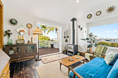 Photo of property in 34 Seaview Avenue, Northcote, Auckland, 0627