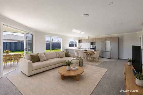 Photo of property in 33 Belgrove Drive, Waipukurau, 4200