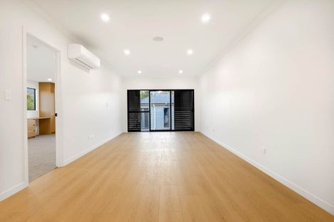 Photo of property in 69b Chivalry Road, Glenfield, Auckland, 0629