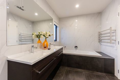 Photo of property in 39 Davey Crescent, Orewa, 0931