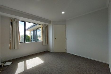 Photo of property in 4/57 Whitford Road, Botany Downs, Auckland, 2014