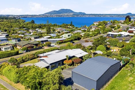 Photo of property in 2 Scenic Heights, Acacia Bay, Taupo, 3330