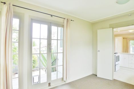 Photo of property in 127 View Road, Sunnyvale, Auckland, 0612