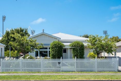 Photo of property in 127 Vigor Brown Street, Napier South, Napier, 4110