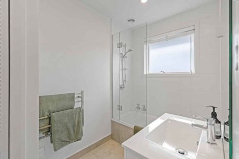 Photo of property in 1/82 Holly Road, St Albans, Christchurch, 8014