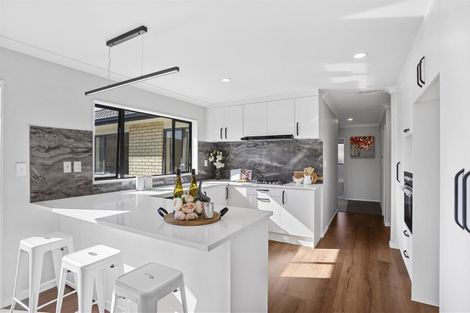 Photo of property in 27 Donegal Park Drive, Flat Bush, Auckland, 2019