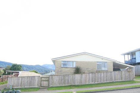 Photo of property in 17 Mount Marua Way, Timberlea, Upper Hutt, 5018