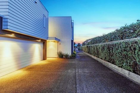 Photo of property in 19a Montgomery Avenue, Rothesay Bay, Auckland, 0630