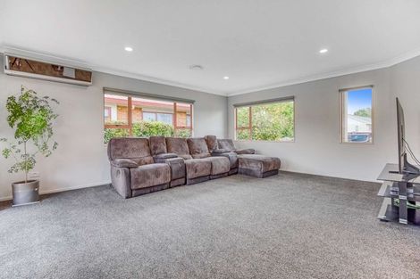 Photo of property in 13 Brookesmith Drive, Waiuku, 2123