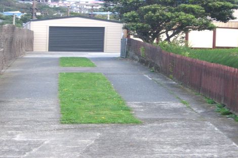 Photo of property in 18 Cara Crescent, Paparangi, Wellington, 6037