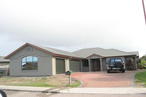 Photo of property in 19 Callum Brae Drive, Rototuna, Hamilton, 3210