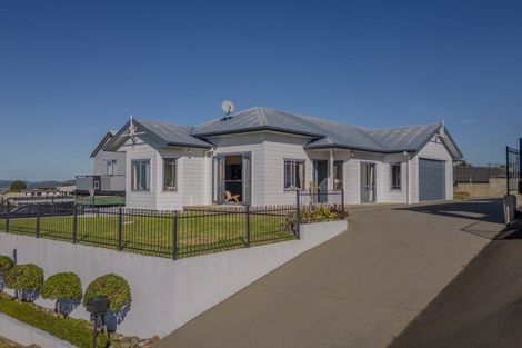Photo of property in 115 Centennial Drive, Whitianga, 3510