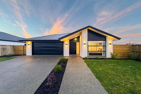 Photo of property in 27 Cousins Street, Woodend, 7691