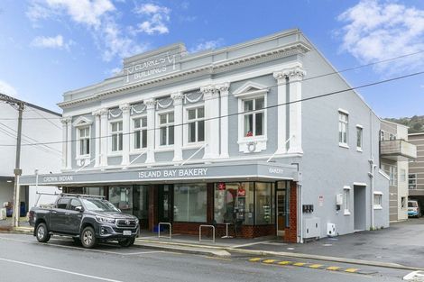Photo of property in 121d The Parade, Island Bay, Wellington, 6023