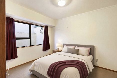 Photo of property in 16 Trevor Terrace, Paremata, Porirua, 5024