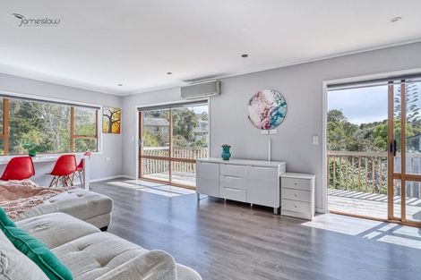 Photo of property in 2/18 Tiri View Place, Waiake, Auckland, 0630