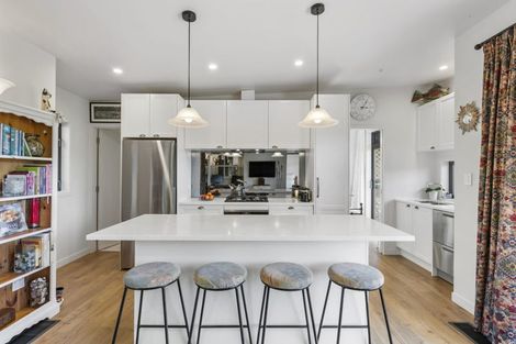 Photo of property in 5b Hobbs Road, Matakatia, Whangaparaoa, 0930