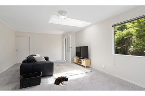 Photo of property in 8 Limmer Place, Browns Bay, Auckland, 0632