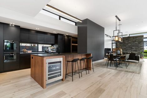 Photo of property in 49 Saint Andrews Square, Strowan, Christchurch, 8052