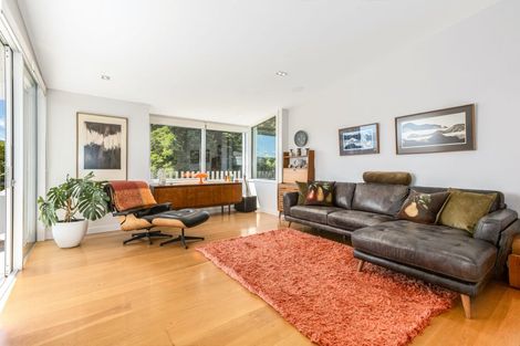 Photo of property in 4 Francis Bell Grove, Lowry Bay, Lower Hutt, 5013