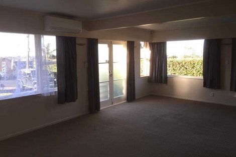 Photo of property in 196 Waimumu Road, Massey, Auckland, 0614