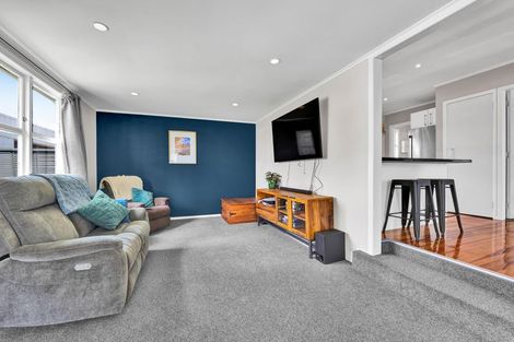 Photo of property in 9 Manu Crescent, Upper Vogeltown, New Plymouth, 4310