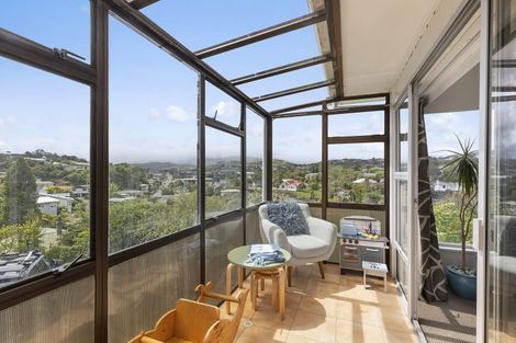 Photo of property in 9 Blandford Way, Newlands, Wellington, 6037