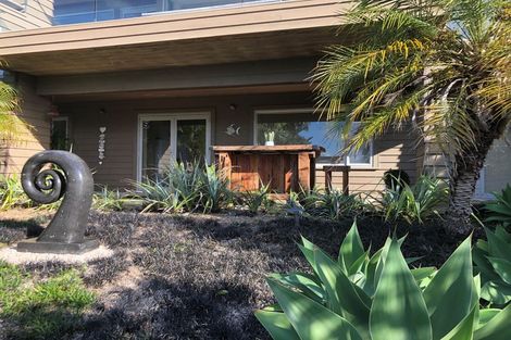 Photo of property in 12 Chelverton Terrace, Red Beach, 0932