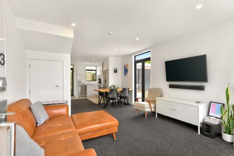 Photo of property in 3/15 Chivalry Road, Glenfield, Auckland, 0629