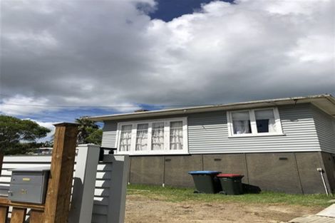 Photo of property in 21 Dundale Avenue, Blockhouse Bay, Auckland, 0600