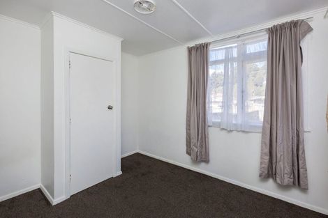 Photo of property in 35 Hanson Grove, Stokes Valley, Lower Hutt, 5019