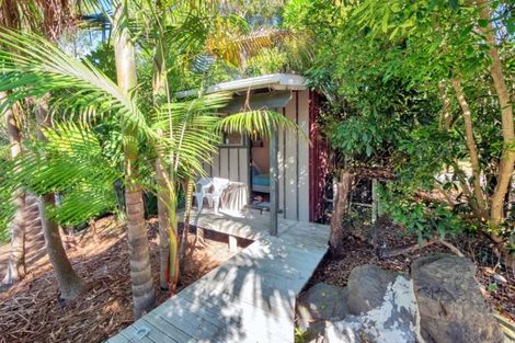 Photo of property in 2 Slater Road, South Head, Helensville, 0874