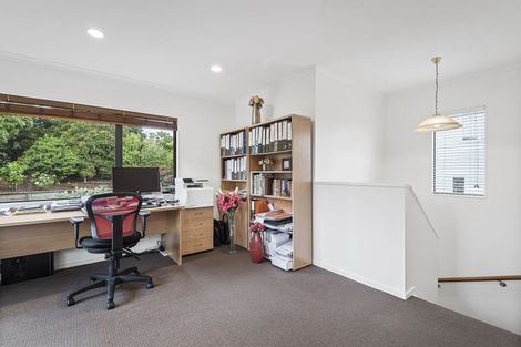 Photo of property in 31 Seaton Road, Murrays Bay, Auckland, 0630