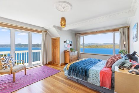 Photo of property in 168 Nevay Road, Karaka Bays, Wellington, 6022