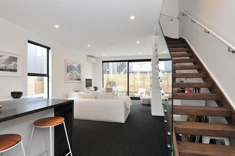 Photo of property in 2/20 Trent Street, Island Bay, Wellington, 6023